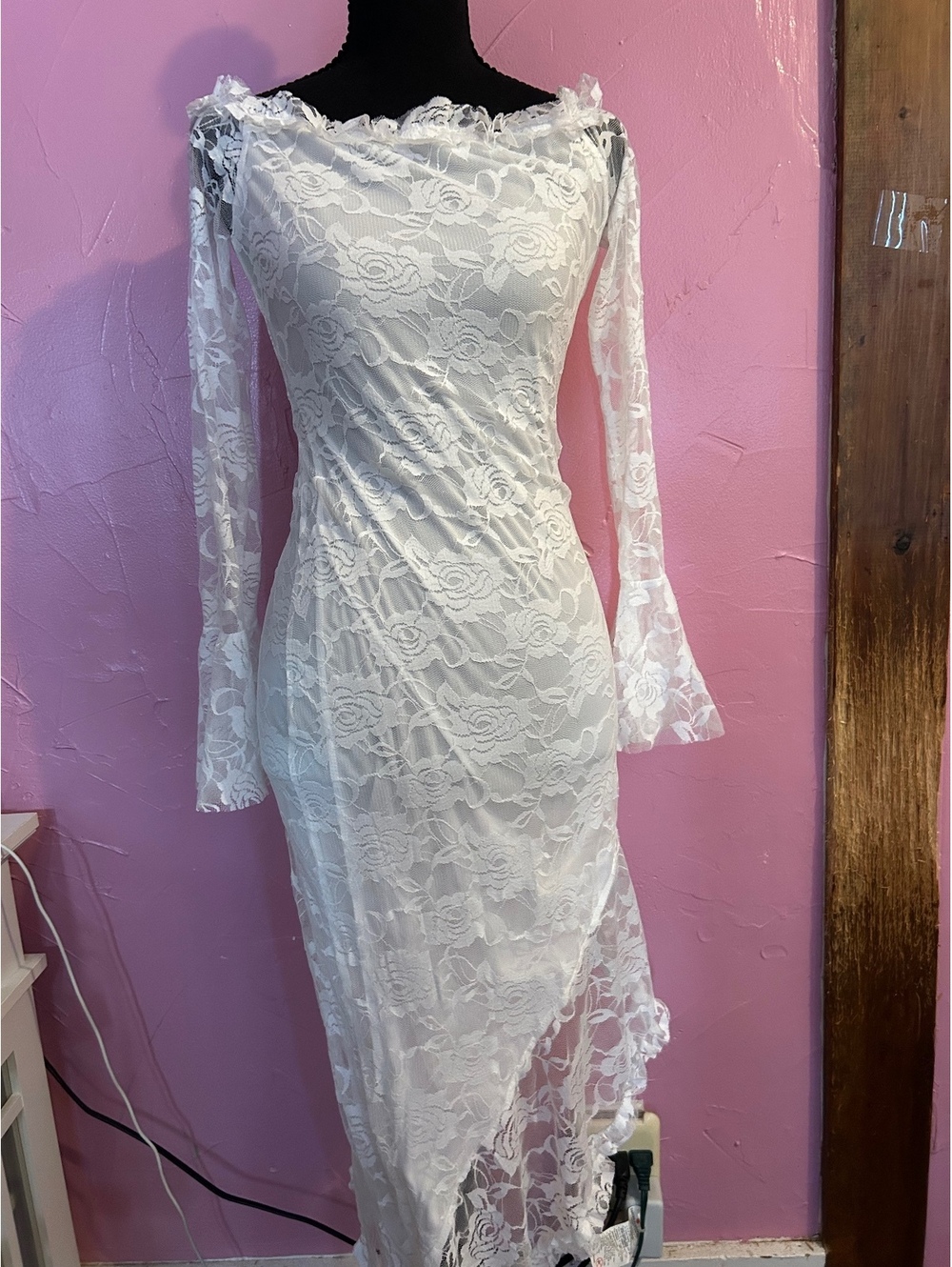 Elegant White Lace Off-Shoulder Long Sleeve Dress with Asymmetrical Hem